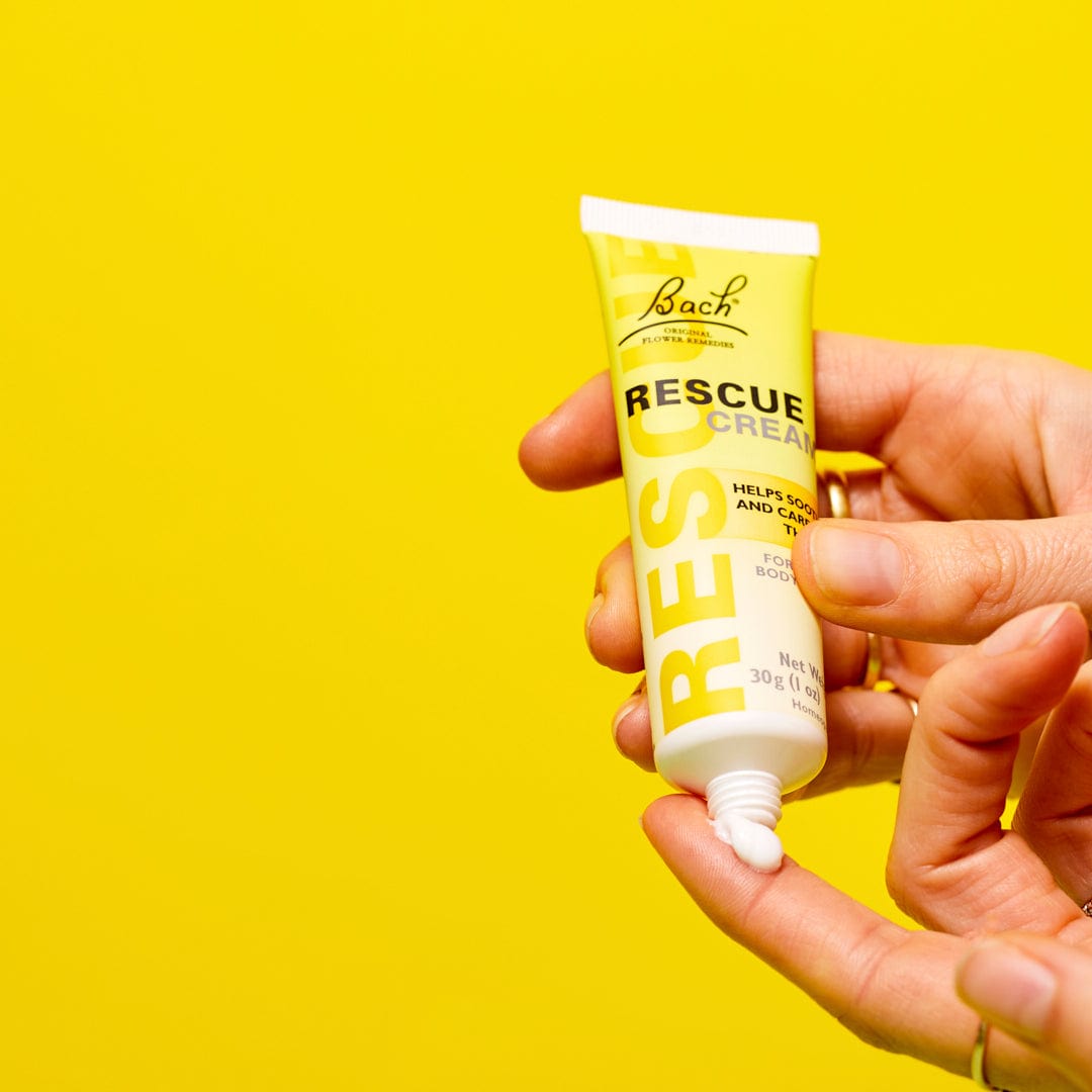 US_Rescue_Cream_Hand